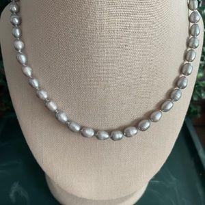 Genuine 2pcs freshwater pearl necklace and bracelet set. Handmade and brand new.